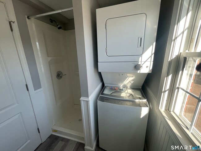 Building Photo - 266 Hebron Ave