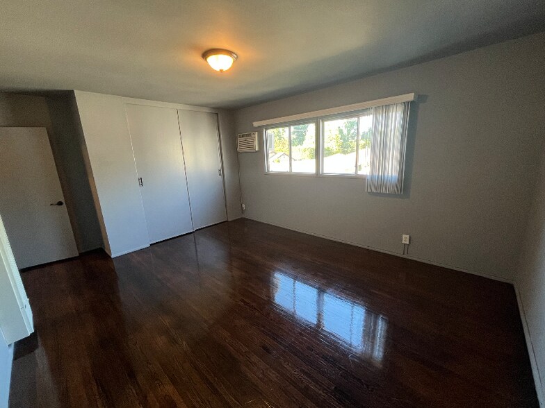 Building Photo - 13744 Burbank Blvd