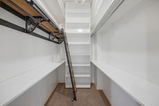 Building Photo - 505 Bastrop St