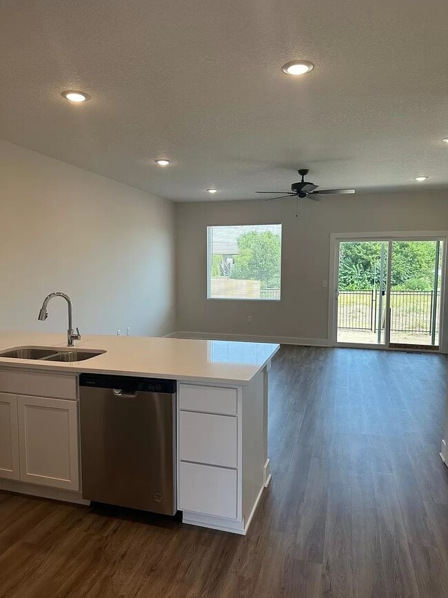 Building Photo - 15666 E 21st St N