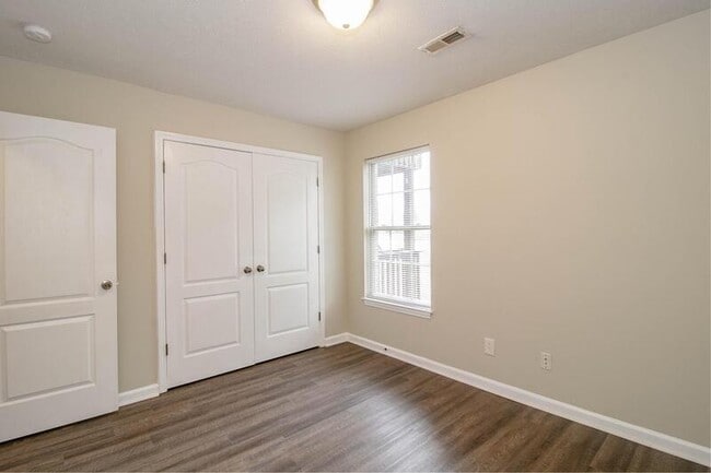 Building Photo - 1640 Golf Club Ln
