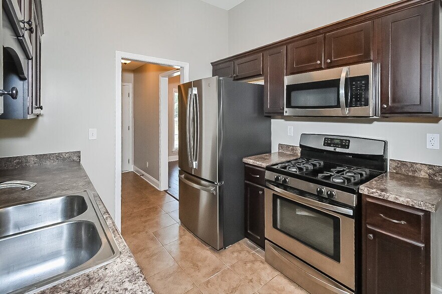 Building Photo - 7263 Willow Point Dr