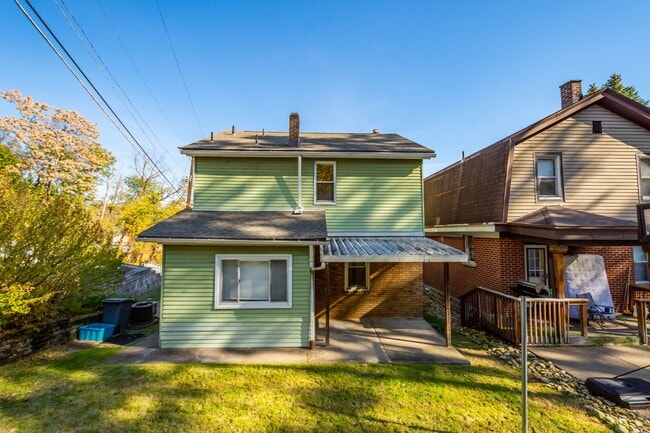 Building Photo - AVAILABLE SEPT 1ST!! GORGEOUS 3 BEDROOM IN...