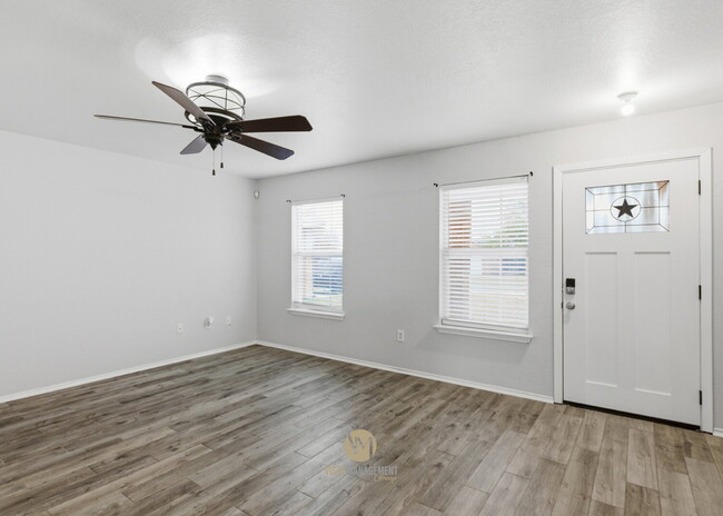 Building Photo - 9219 Dublin Heights