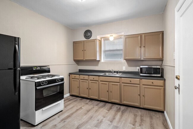 Building Photo - The Big Ol-eetha