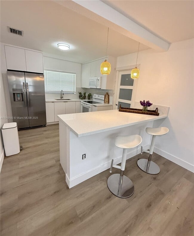 Building Photo - 6250 SW 58th Pl