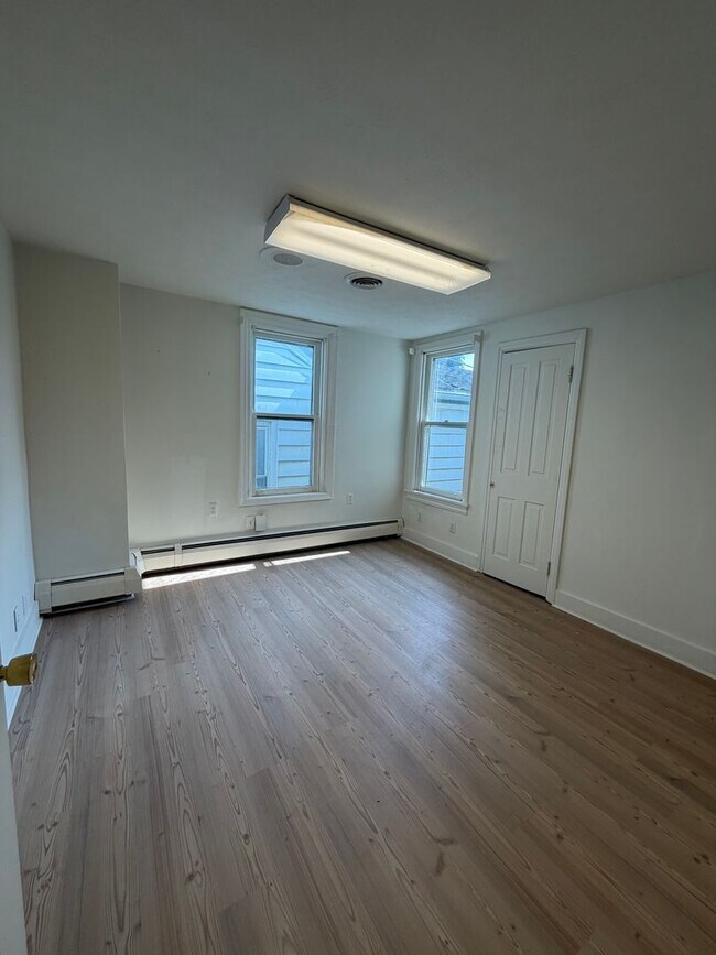 Building Photo - 247 S 8th St