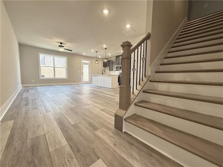 Building Photo - 5704 Urban Vlg Wy