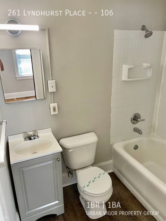 Building Photo - 261 Lyndhurst Pl