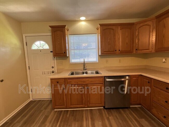 Building Photo - 504 Draco Dr