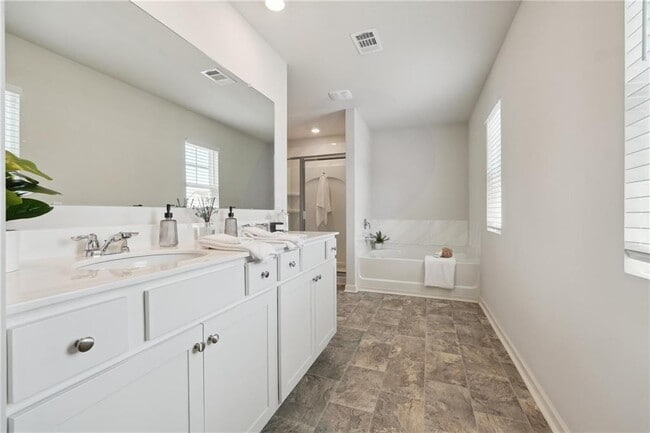 Building Photo - 100 Fernbrook Trl