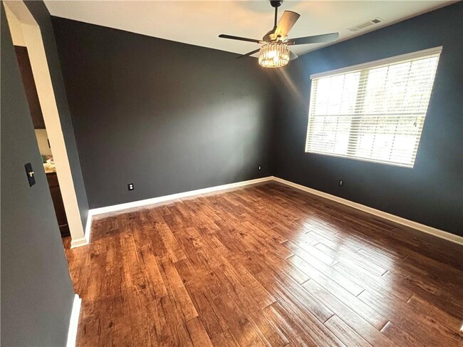 Building Photo - 8389 Regent St