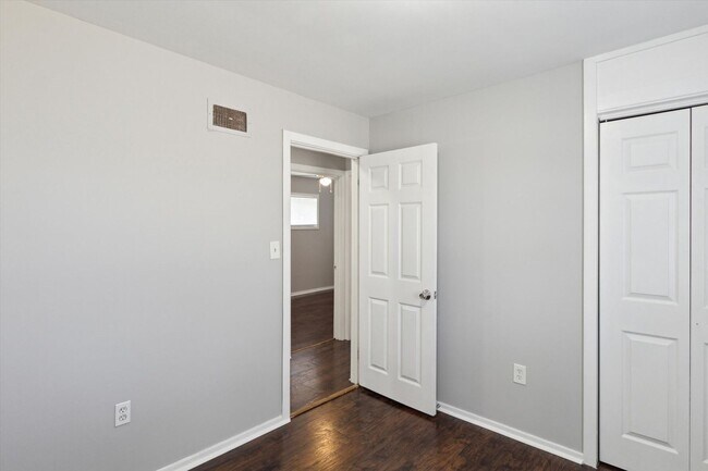 Building Photo - 1535 E 31st St