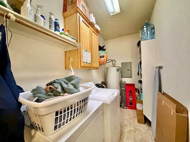 Building Photo - 1318 James Ave