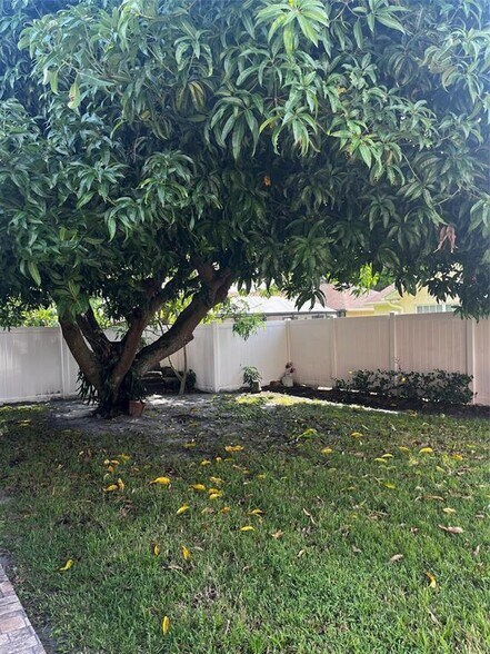 Building Photo - 4208 Temple St