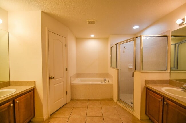 Building Photo - 10438 Vista Pines Loop