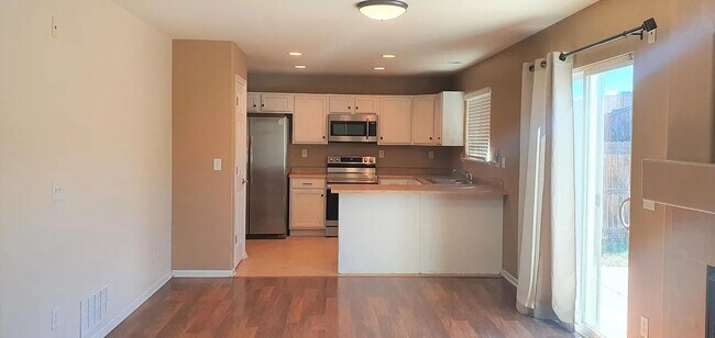 Building Photo - Beautiful 3 bedroom home for rent!