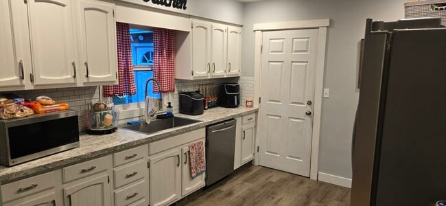 Building Photo - 1717 D St