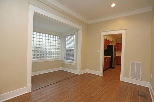 Building Photo - 614 W Alabama St