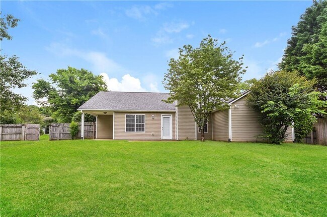 Building Photo - 1525 Julianna Dr