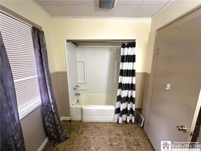 Building Photo - 481 Fairmount Ave