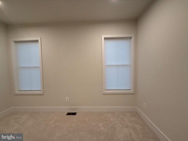 Building Photo - 120 Galaxy Pl