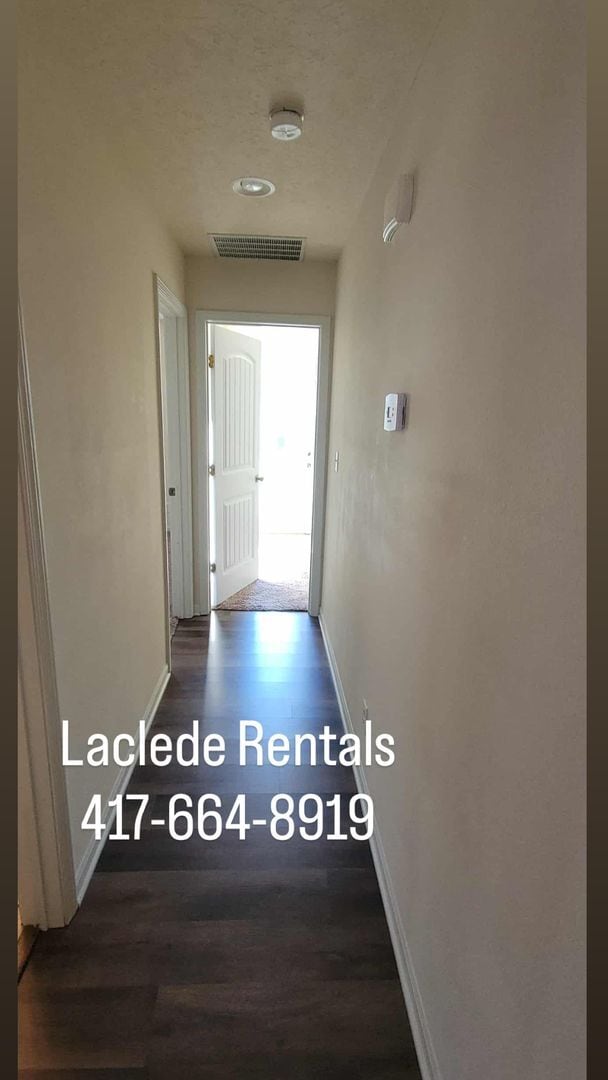 Building Photo - 3 Bedroom 2 Bathroom duplex