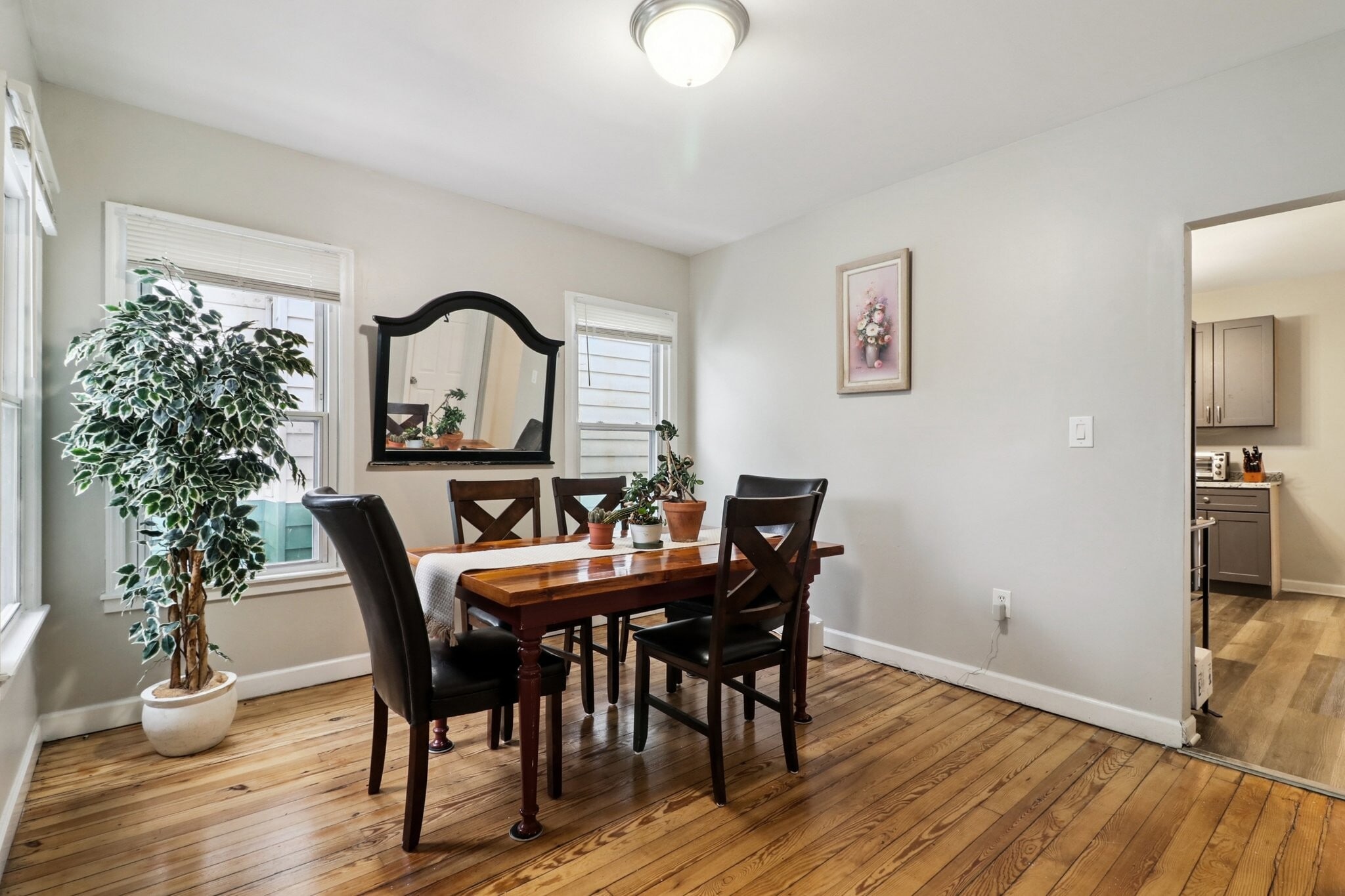 Dining room for your meals - 136 Shelton Ave