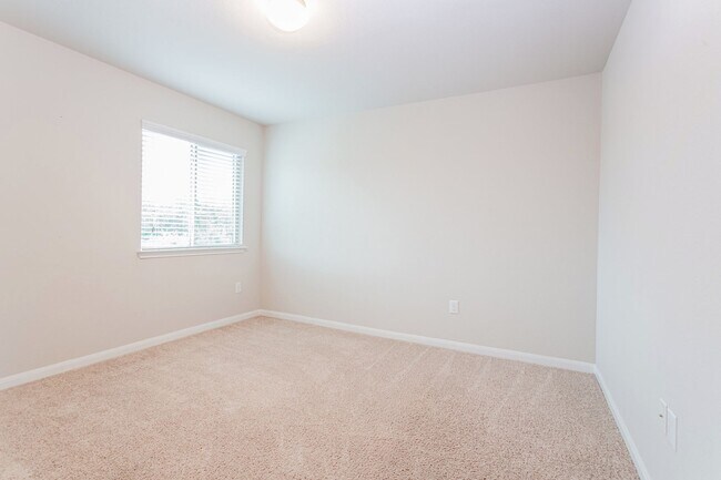Building Photo - 605 Allenscreek Way-