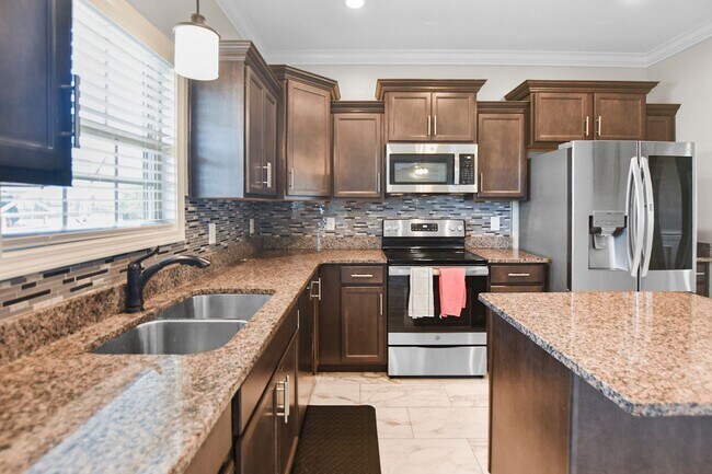 Building Photo - Pet Friendly Four Bedroom!