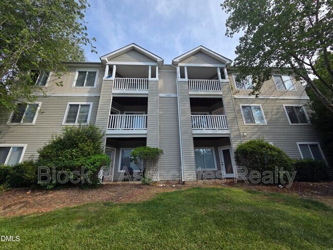 Building Photo - 1411 Collegiate Cir