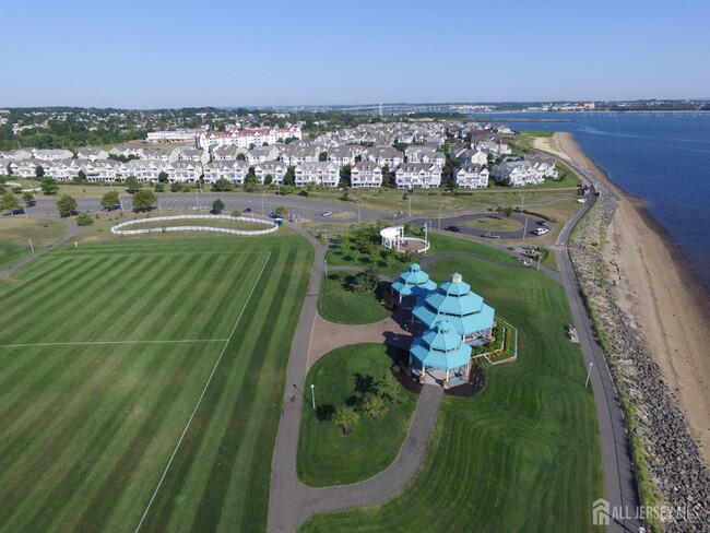 Building Photo - 2 Spinnaker Dr