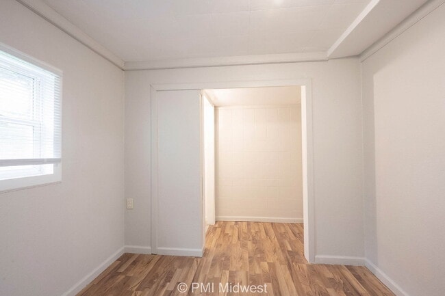 Building Photo - "Cozy 1-Bedroom Oasis in Greenfield – Perf...