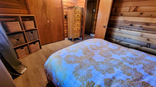 Building Photo - Delightful Log Home in the Trees - 2 Bed 1 Bath