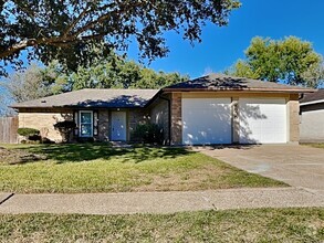 Building Photo - 2855 Pilgrims Point Dr