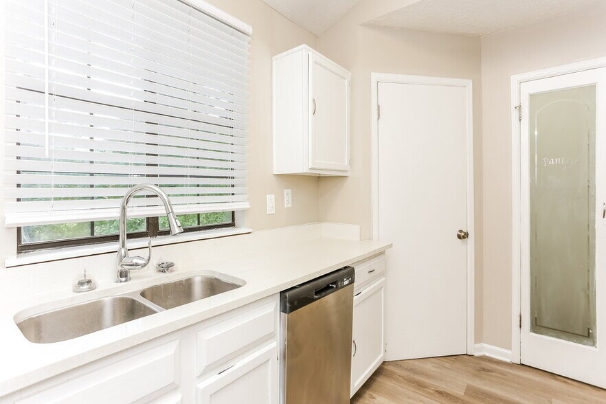 Building Photo - 3824 Skidmore Dr