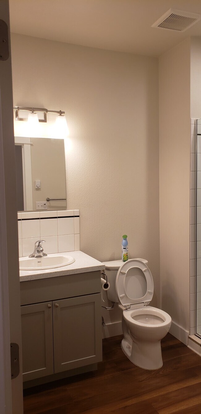 Building Photo - 109 Grand Ave