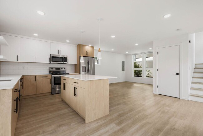 Building Photo - Modern Standalone Townhome with Private Rooftop Deck