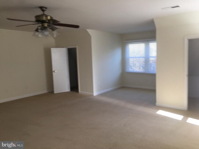 Building Photo - 5430 Ashleigh Rd