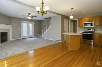 Building Photo - Spacious 3 Bed, 2.5 Bath Home in Kansas Ci...