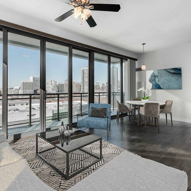 Building Photo - 674 W Wayman St