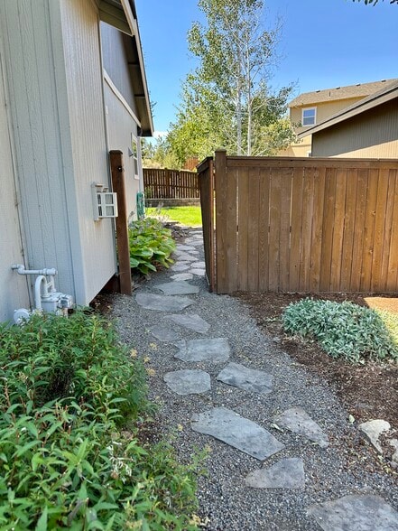 Building Photo - 63713 Hunters Cir