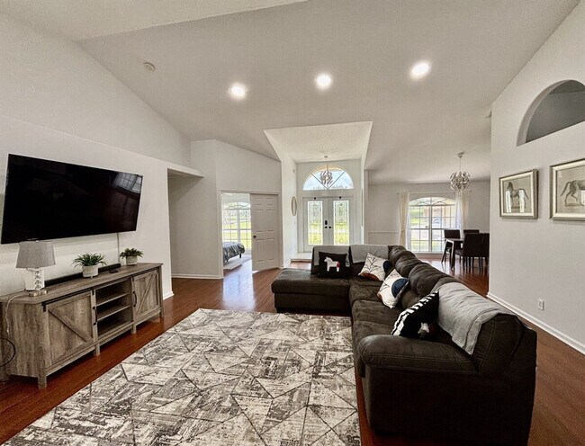 Building Photo - 13885 Sheffield St