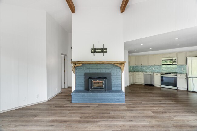 Building Photo - 3612 Seabreeze Ave