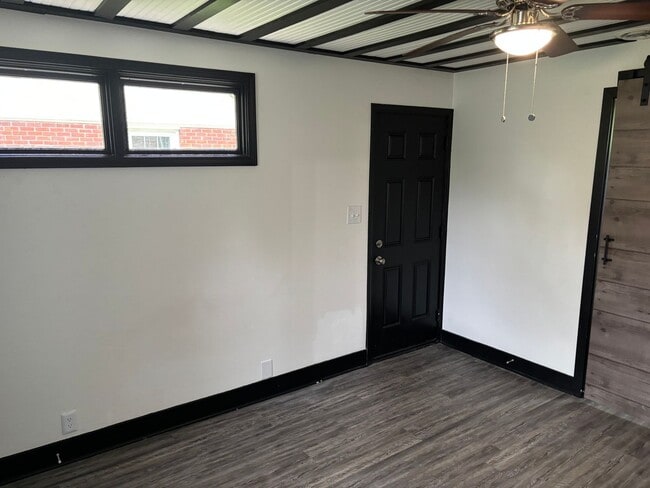 Building Photo - 135 N Meadow Dr