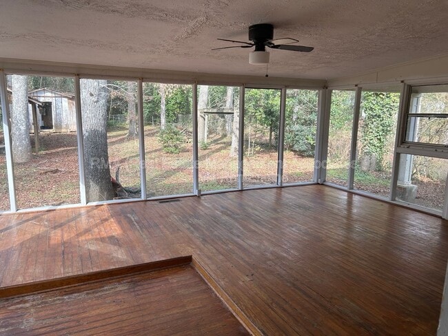 Building Photo - 1313 Oakdale Dr