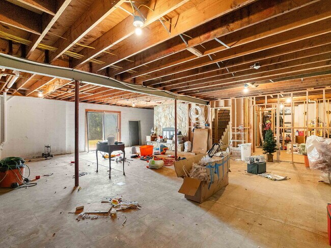 Building Photo - Stunning Oakton Retreat on a Sprawling 5-A...
