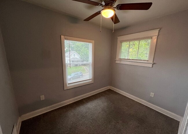 Building Photo - Spacious 5 Bedroom Bungalow in Historic No...