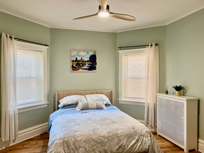Bedroom 1 - 224 N Austin Blvd