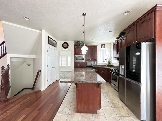 Building Photo - 5665 Piney View Ct